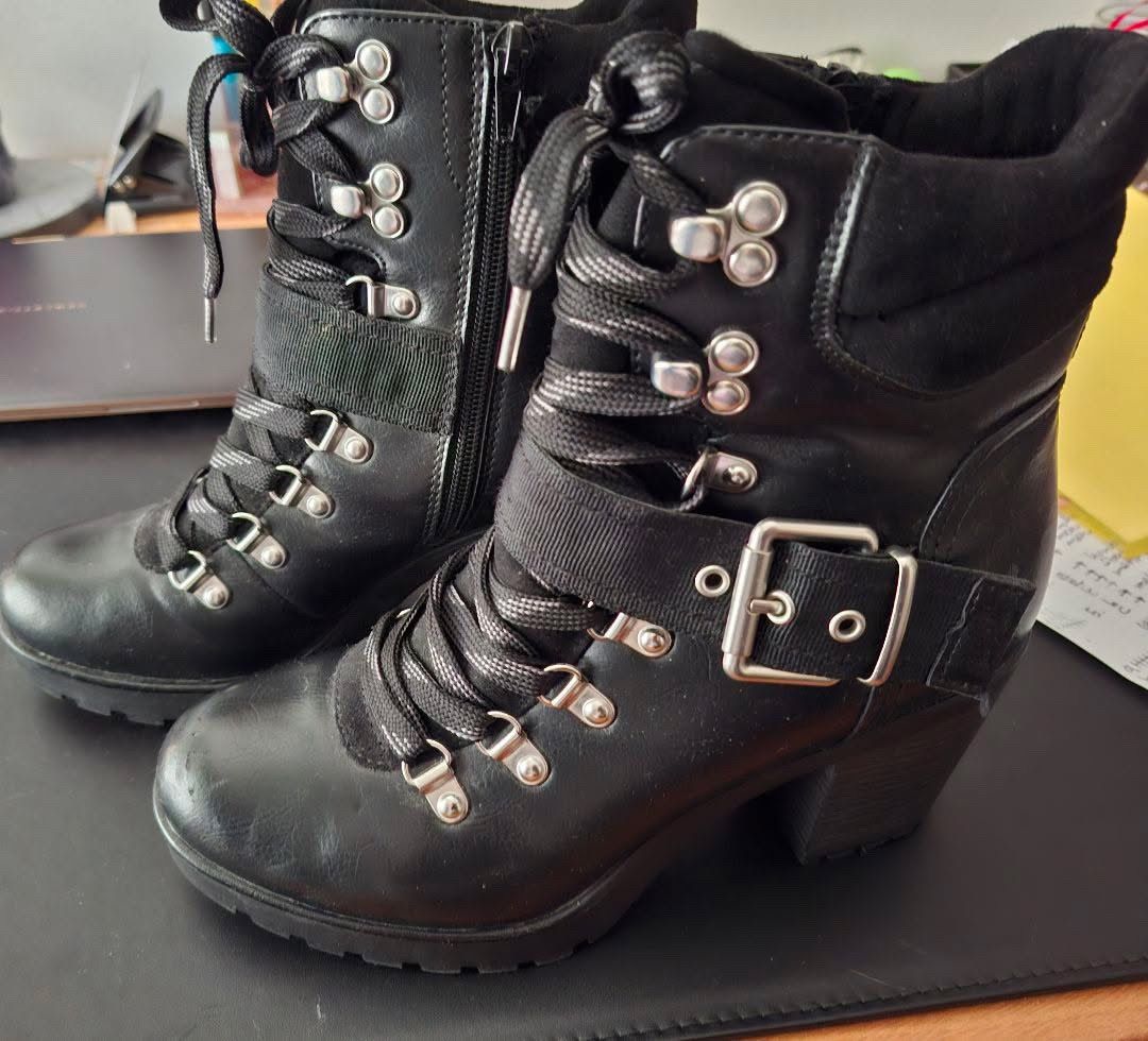 Scarpe da donna: Schwarze Landrover Boots, Gr. 38, – Usato da Mollis venduto da ges_vlm6