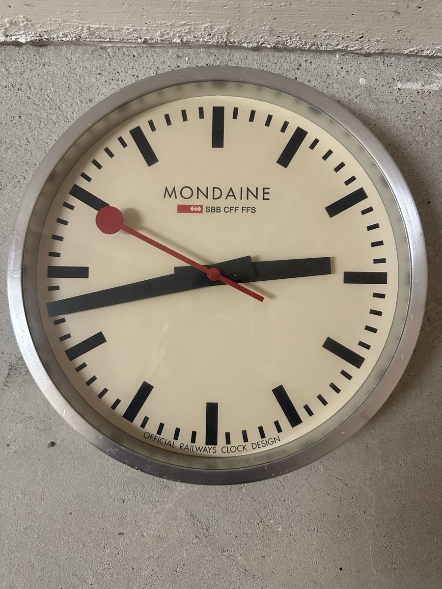 Mondaine Uhren: Wanduhr – Gebraucht aus Nürensdorf von maqopaqo