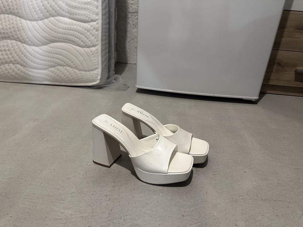 Weisse AMISU High Heels (Gebraucht) in Chur für CHF 10 – mit