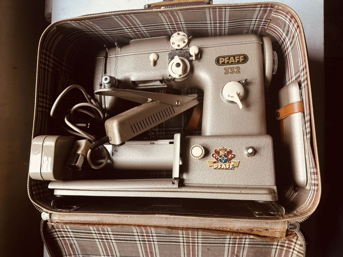 Pfaff Macchine da cucire: PFAFF 332 machine à coudre vintage  – Usato da Fribourg venduto da arkina_777
