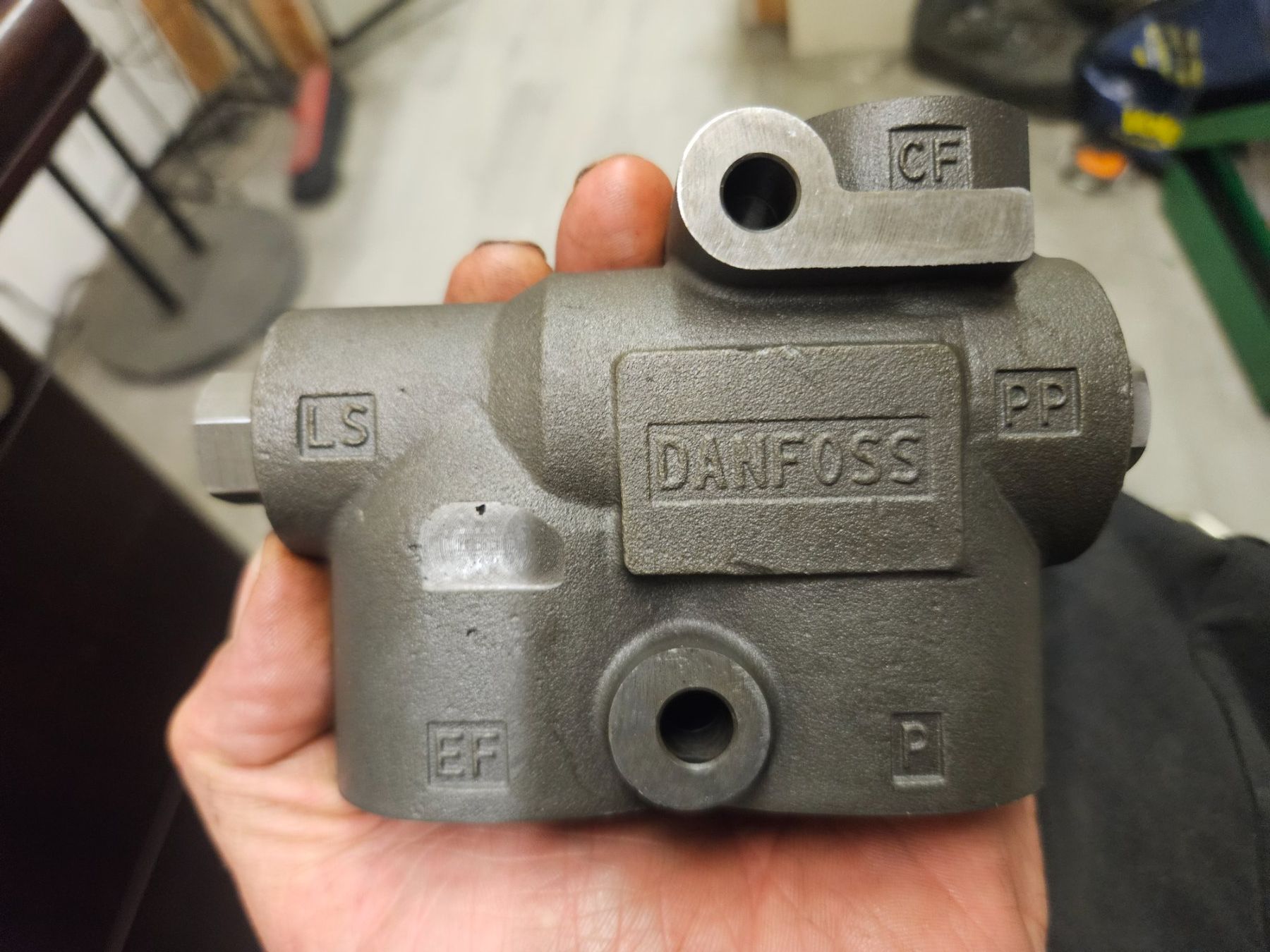 Traktoren: Danfoss Priority-Ventil Typ OLS 120, Art. 152B8132 – Neu und originalverpackt aus Bauma von Maese1980 6