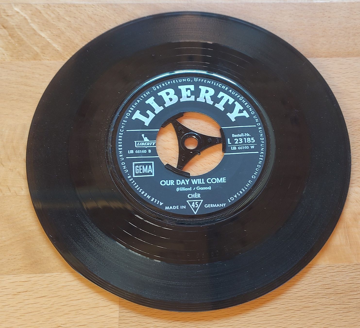 Schallplatten: Cher - Bang Bang / Our Day Will Come - Single Schallplatte – Gebraucht aus Bonaduz von Gluehwuermchen44 3