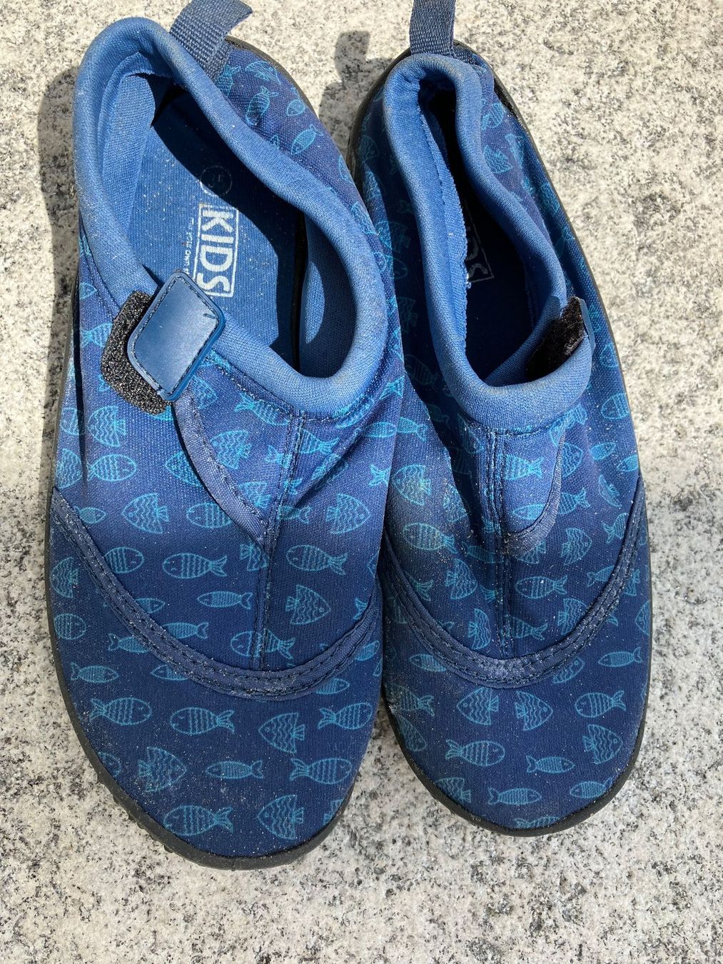 Scarpe per ragazzi: Kinder-Strandschuhe / Aquaschuhe Grösse 35 – Usato da Ostermundigen venduto da bea_pjw9