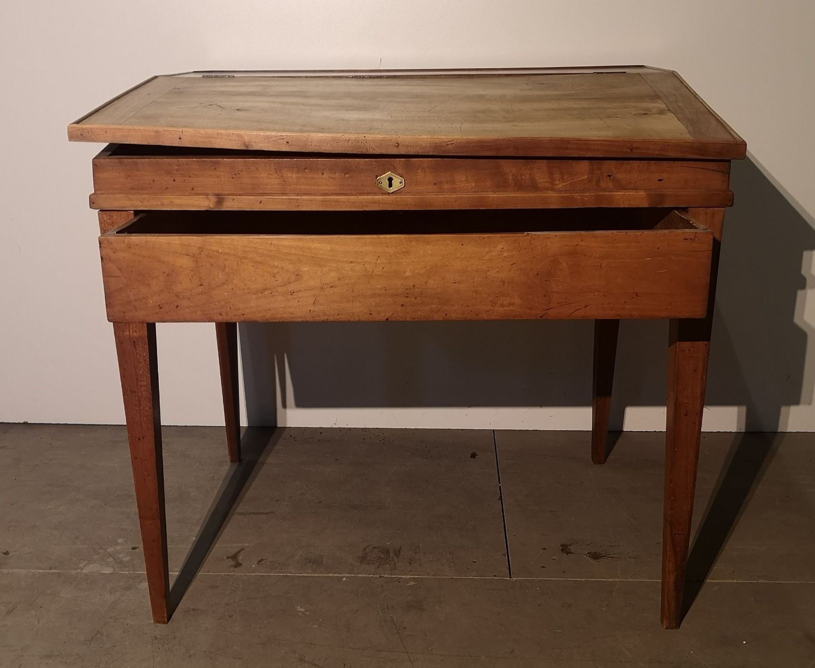 Scrivanie: Biedermeier Klapp-Schreibtisch mit Schubladen, Kirschbaum – Usato da Solothurn venduto da Sis_email 1