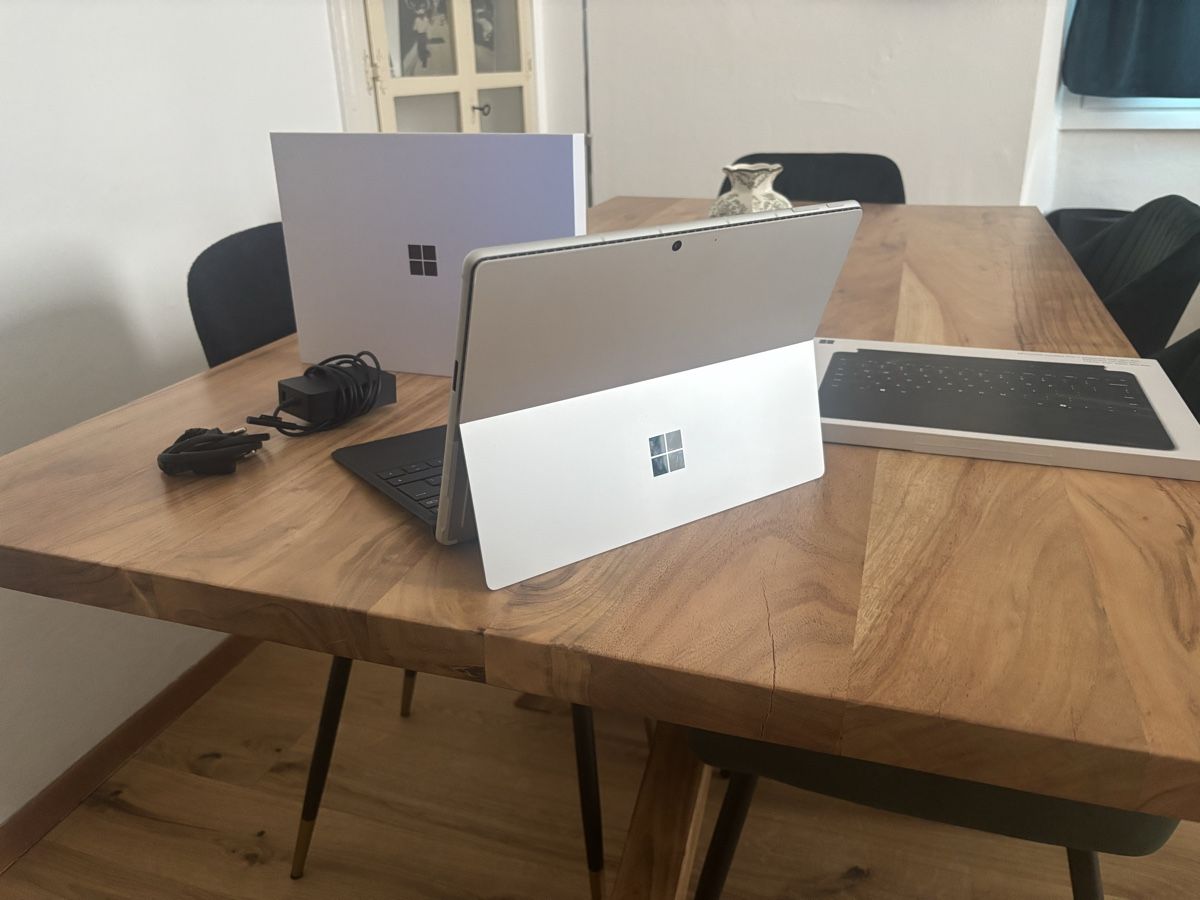 Microsoft Tablet PC: MS Surface Pro 11 5G Platinum Bdl – Nuovo (secondo la descrizione) da Chiasso venduto da BenjaminR02 1
