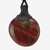 Rotes Tigerauge als Steinanhänger mit braunem Tigerauge