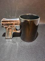 Aussergewöhnliche Tassen mit Pistolengriff - Schwarz & Weiss