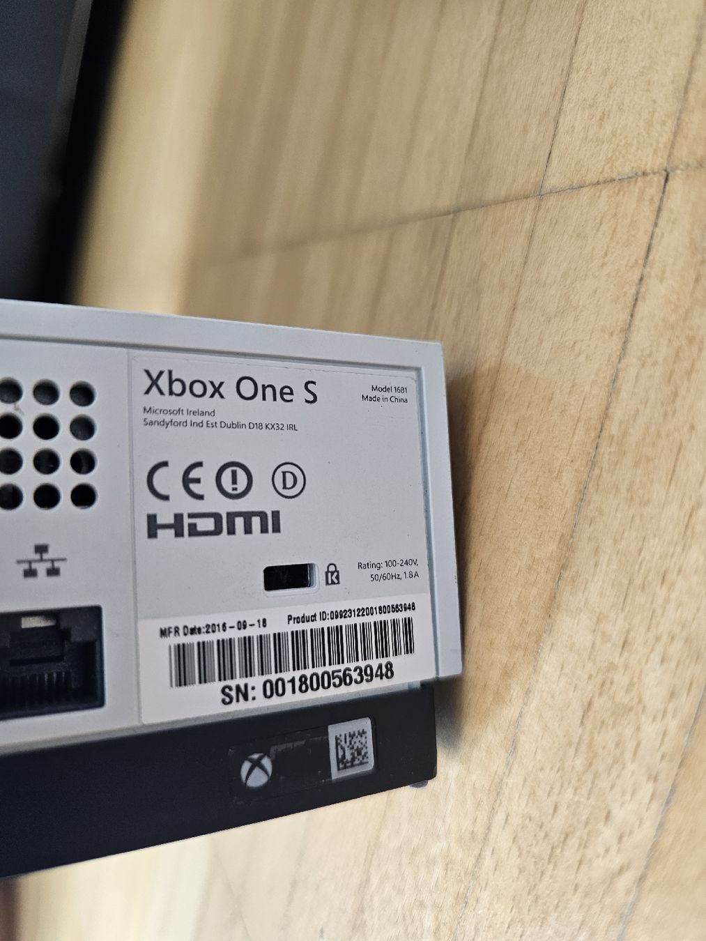 Microsoft Consoles: Xbox One S 1TB Konsole inkl. Controller – D'occasion à Affoltern am Albis par hwulf 1