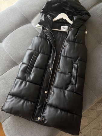 Cherry Koko lange Steppweste schwarz, Gr. S, mit Kapuze