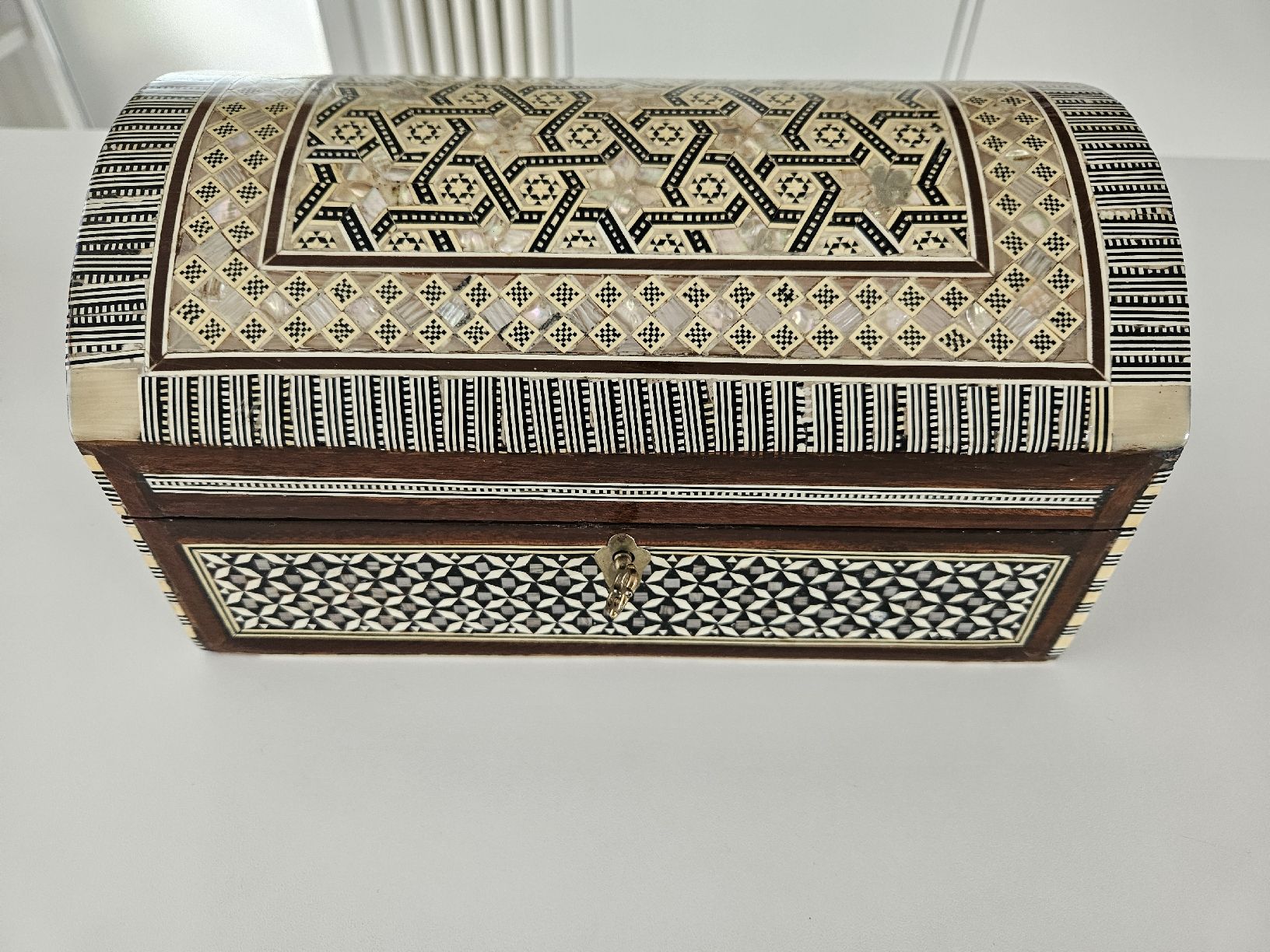 Cassapanche: Schmuckschatulle aus Holz mit Perlmutt, Handarbeit – Nuovo (secondo la descrizione) da Meilen venduto da Anaisan