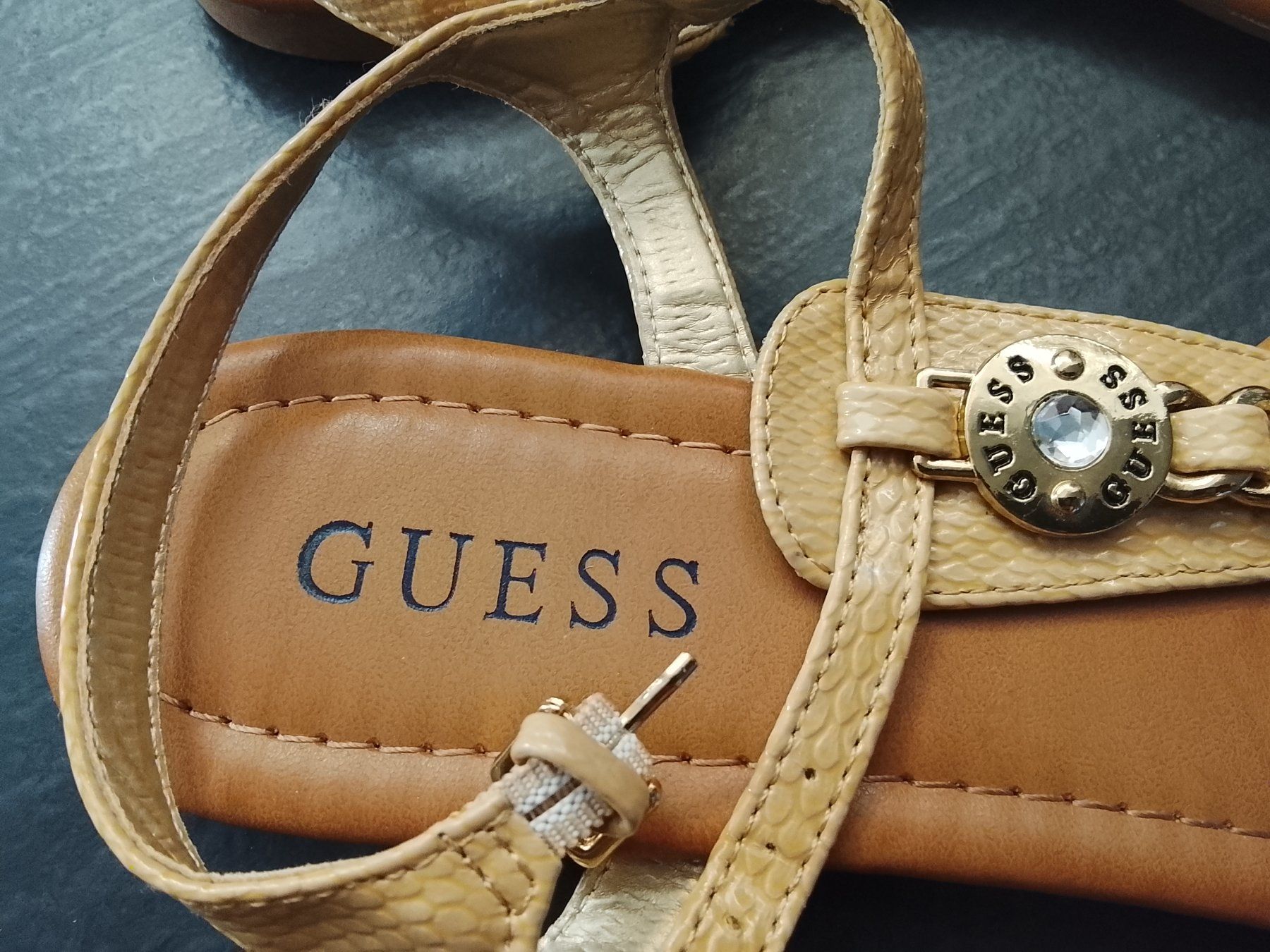 Guess Chaussures femmes: Sandales Guess, neuves, taille 39 – D'occasion à Chavornay par didou2009 4