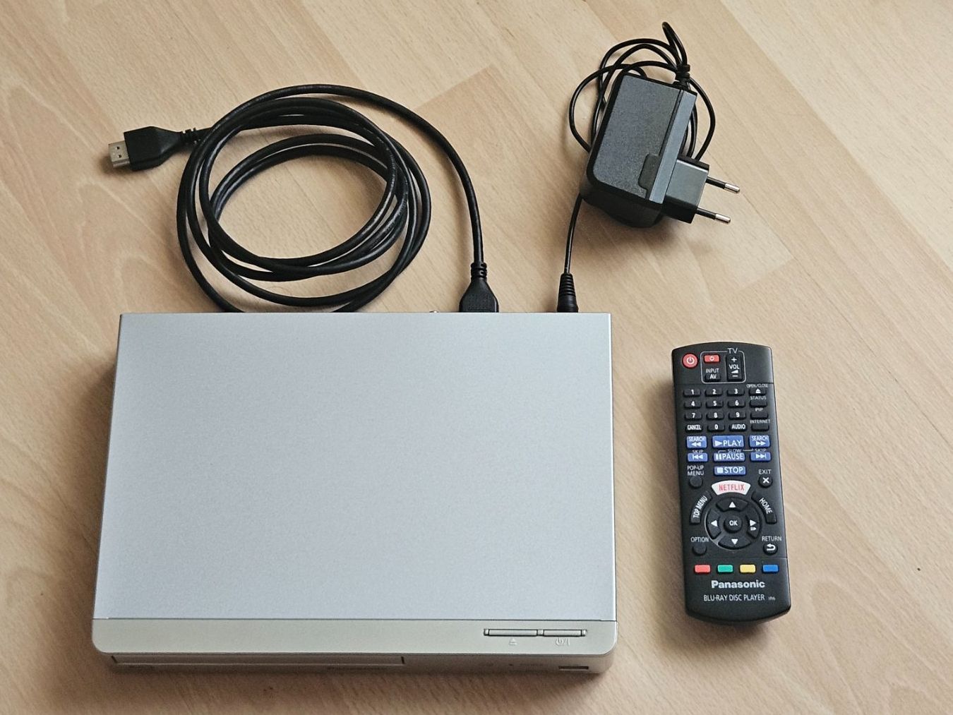Panasonic Systèmes audio & multimédias: Panasonic Blu-ray Player DMP-BDT168 Silber – D'occasion à Jona par ASMARADO