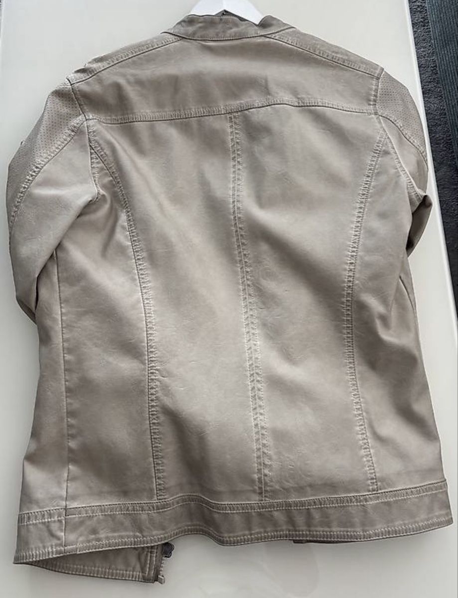 Guess Jacken: Guess Jacke – Gebraucht aus Lachen SZ von leo_c2mh 4