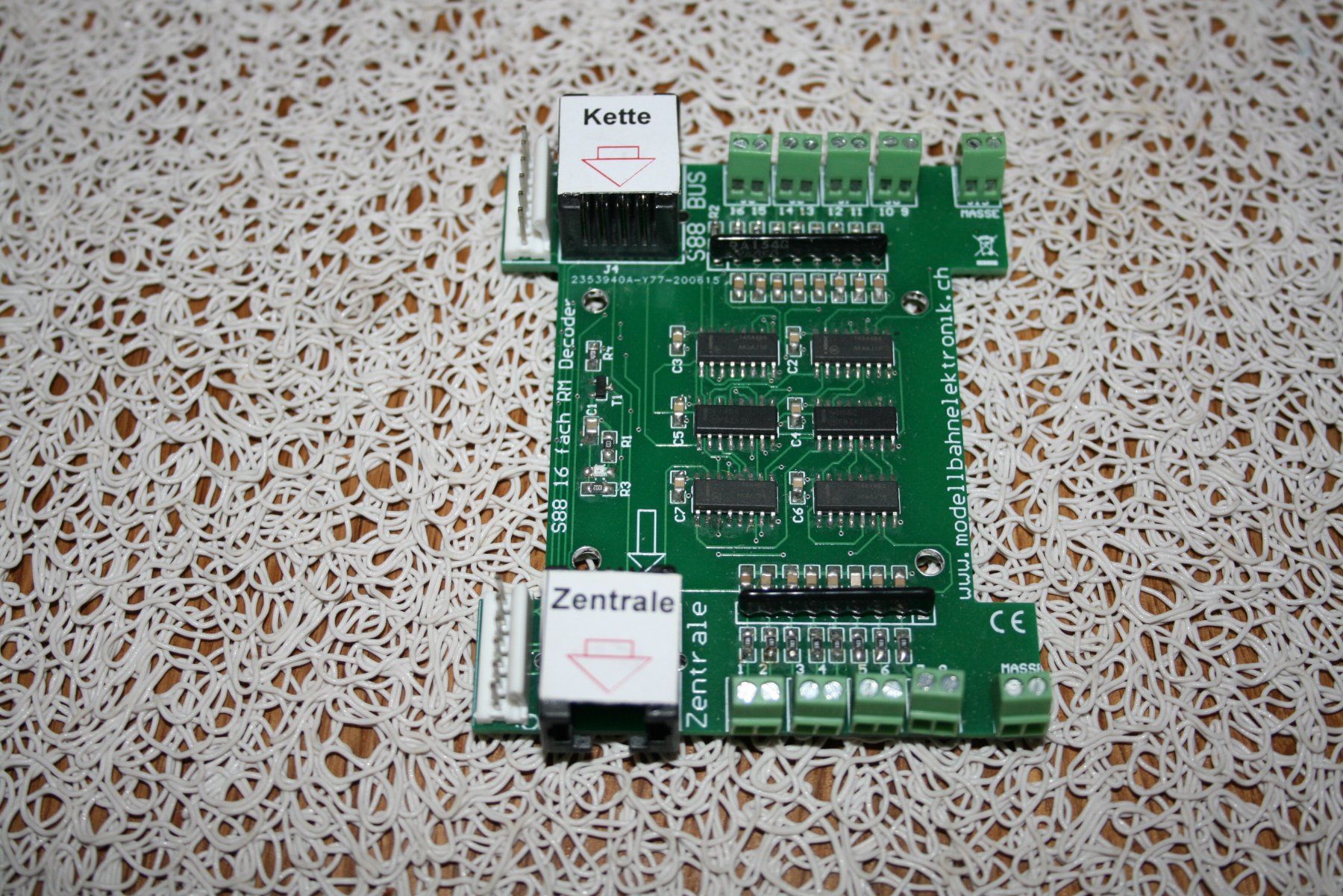 Modelleisenbahnen: Modellbahnelektronik : Standard 16-fach S88 Rückmeldedecoder – Gebraucht aus Bavois von Alainuldry