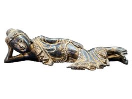 Ancienne sculpture en bois de Bouddha couché. Thaïlande