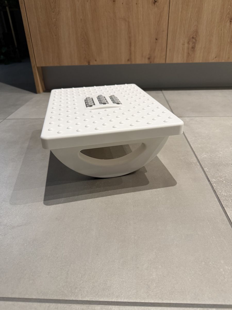 Sgabelli: Fussstütze / Footrest under desk – Usato da Seewen SZ venduto da mads_around 1