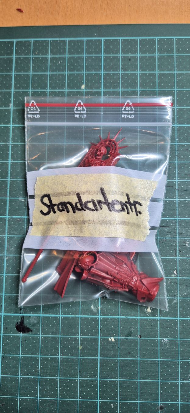 Kit di modellismo & Modellini statici: Space Marines Bladeguard Standartenträger – Nuovo e nell'imballaggio originale da Chur venduto da mountainlover1 1