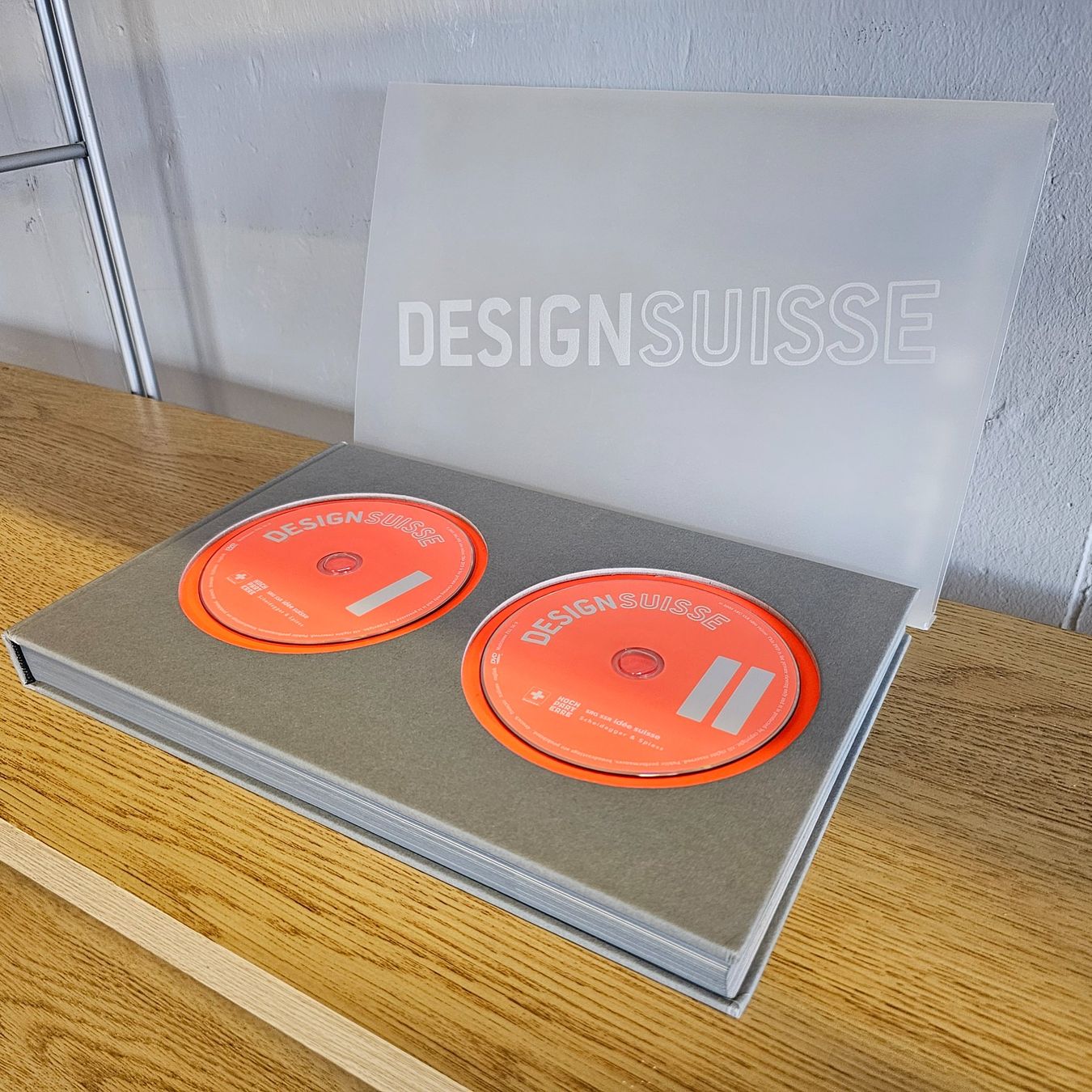 Libri: Design Suisse Buch2005 SRG Buch mit DVD – Usato da Nottwil venduto da Wondewa-Shop 1