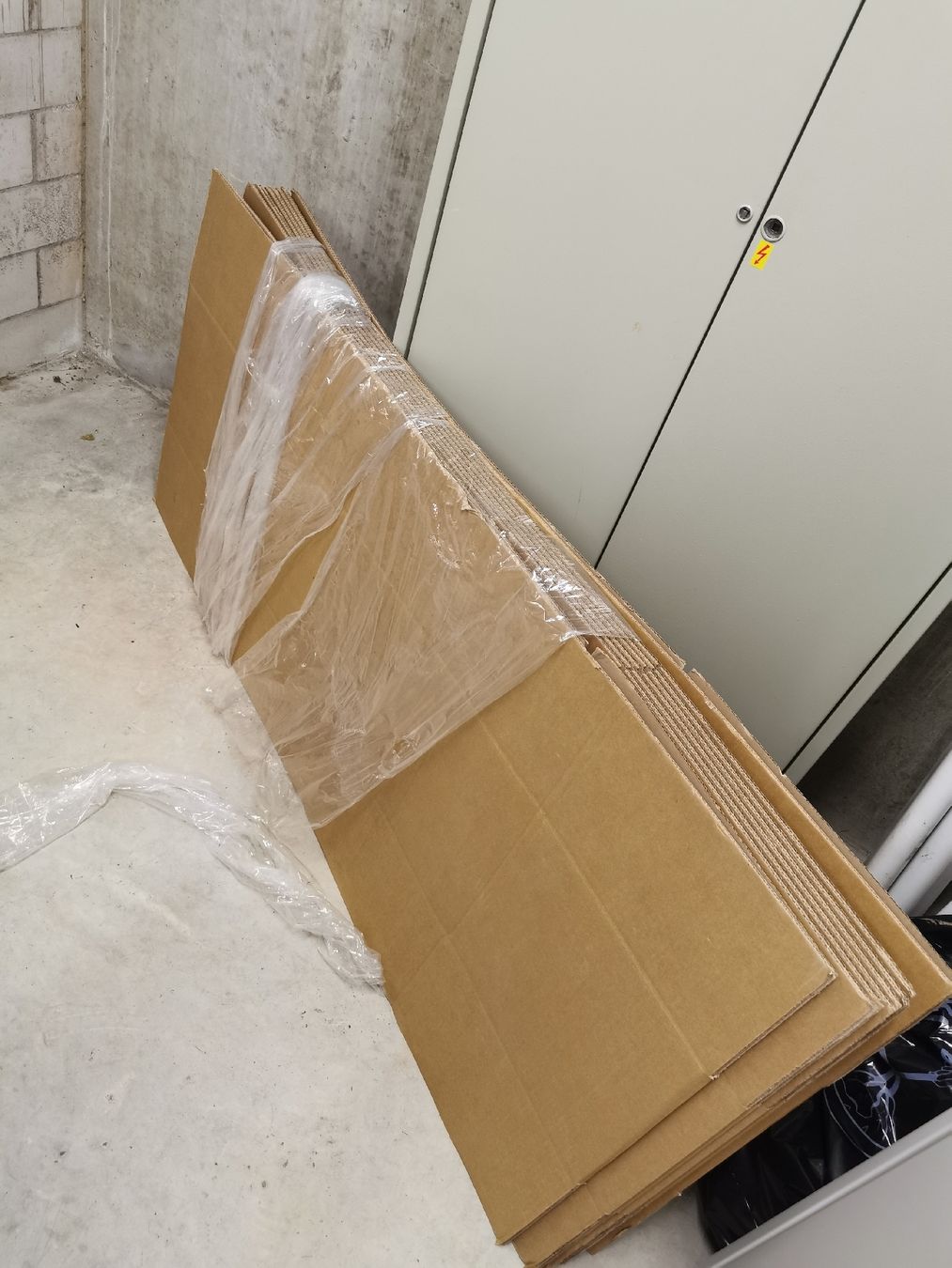 Cartoni: 8x Grosse Karton 120x42x30cm Versandkarton Umzugskarton  – Nuovo (secondo la descrizione) da Gossau ZH venduto da GDE19 2