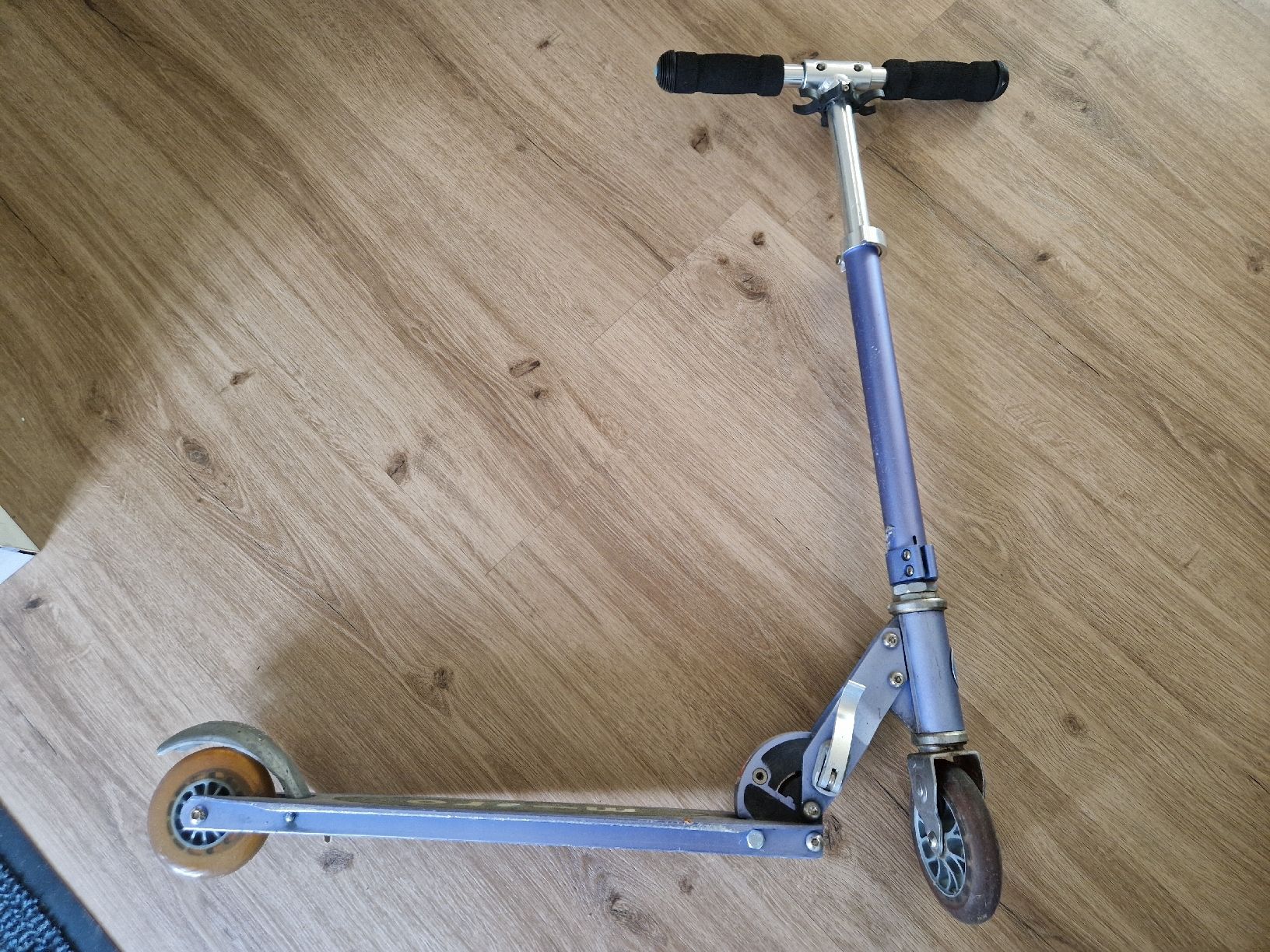 Micro Kickboard: Micro Sprite Trottinette – Usato da Wimmis venduto da traubenq