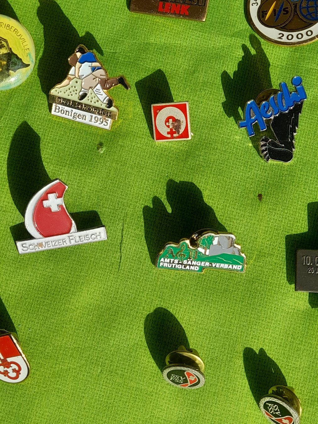 Swiss Placchette & Badge: Lot Pin`s – Usato da Aeschi b.Spiez venduto da 52_wochen 3