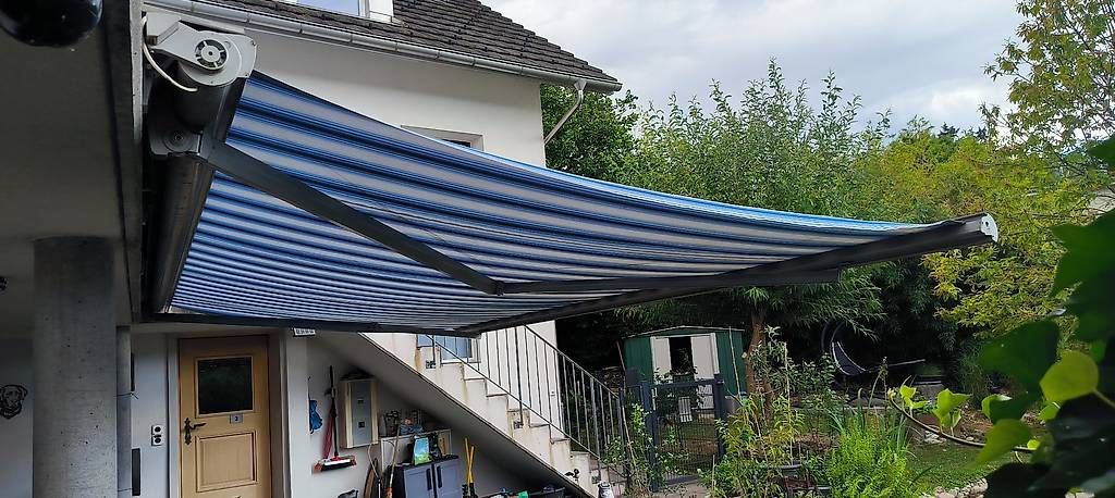 Marquises: Elektrischer Sonnenstoren  – D'occasion à Niederbuchsiten par nic_kw2x 3