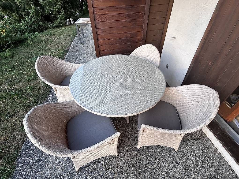 Tischset: Table et (4) chaises - extérieur  – Gebraucht aus Cuarnens von phi_xj9z
