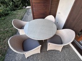Table et (4) chaises - extérieur 