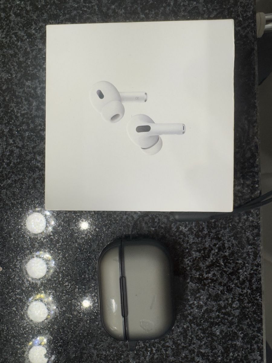 Apple Casques audio: AirPods Pro 2 – D'occasion à Saxon par M.Tania