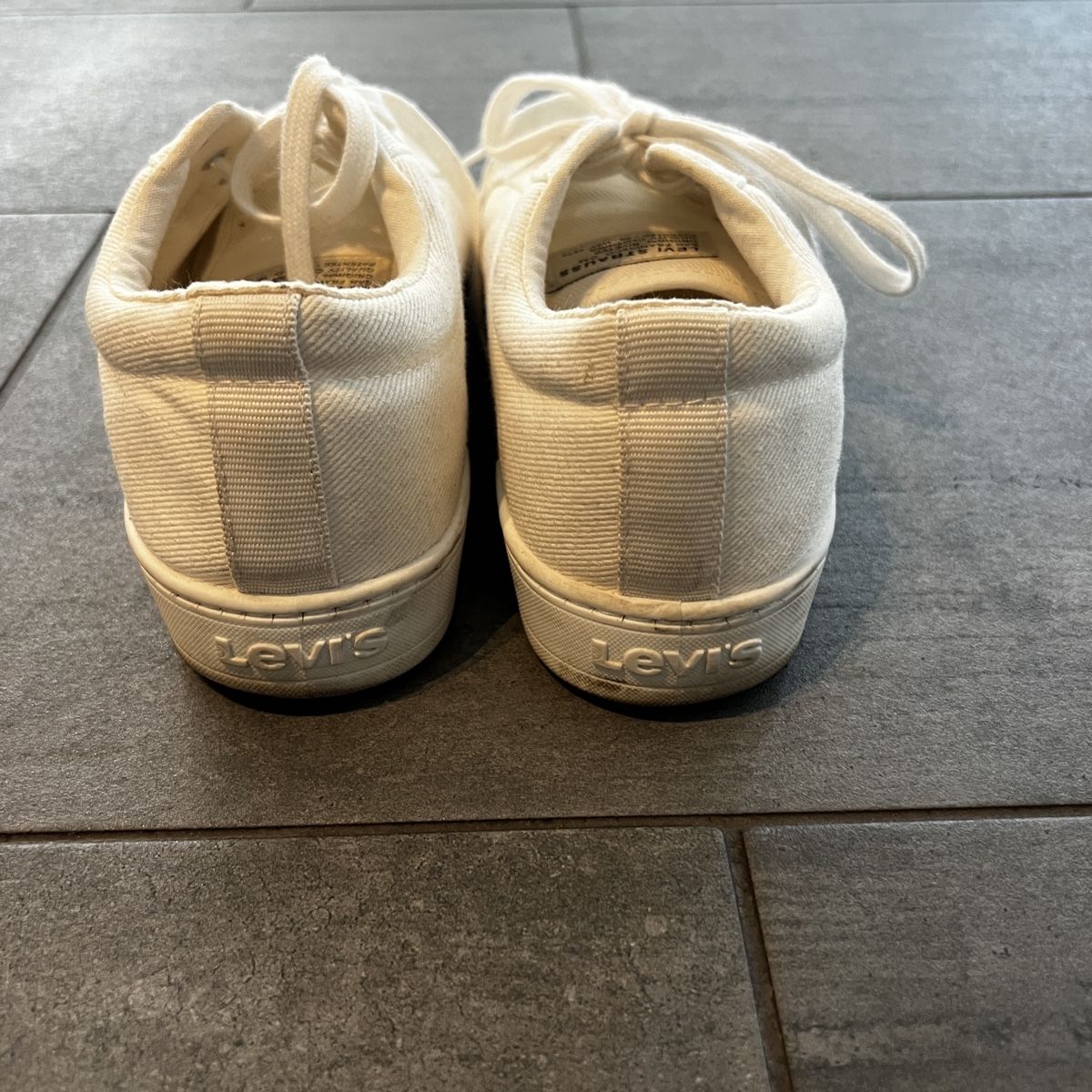 Levi's Scarpe da donna: White Levi's Sneakers - Size 40 - Lightweight Canvas! – Usato da Ostermundigen venduto da mar_6bs5 4