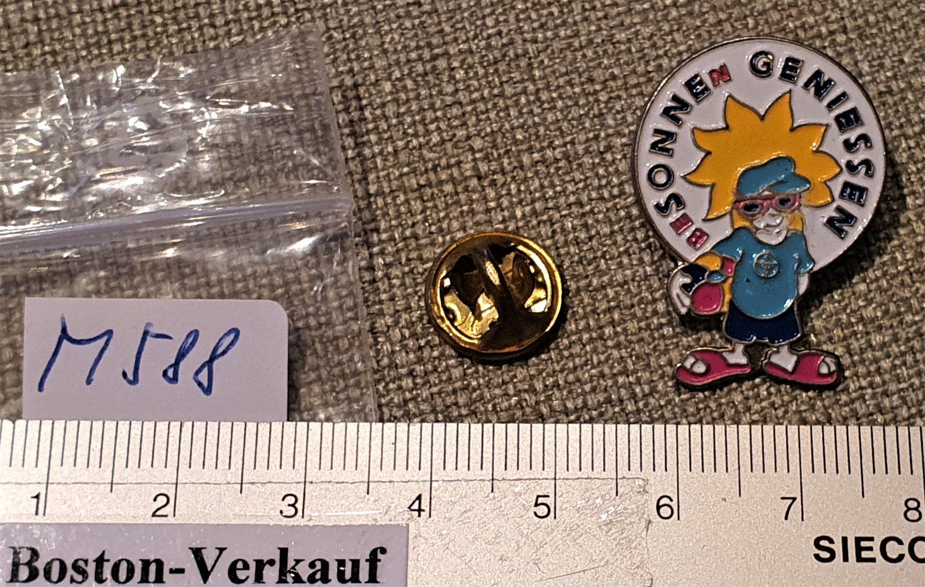 Placchette & Badge: M588 - Pin BEsonneN Geniessen – Usato da Reinach BL venduto da Boston-Verkauf 1