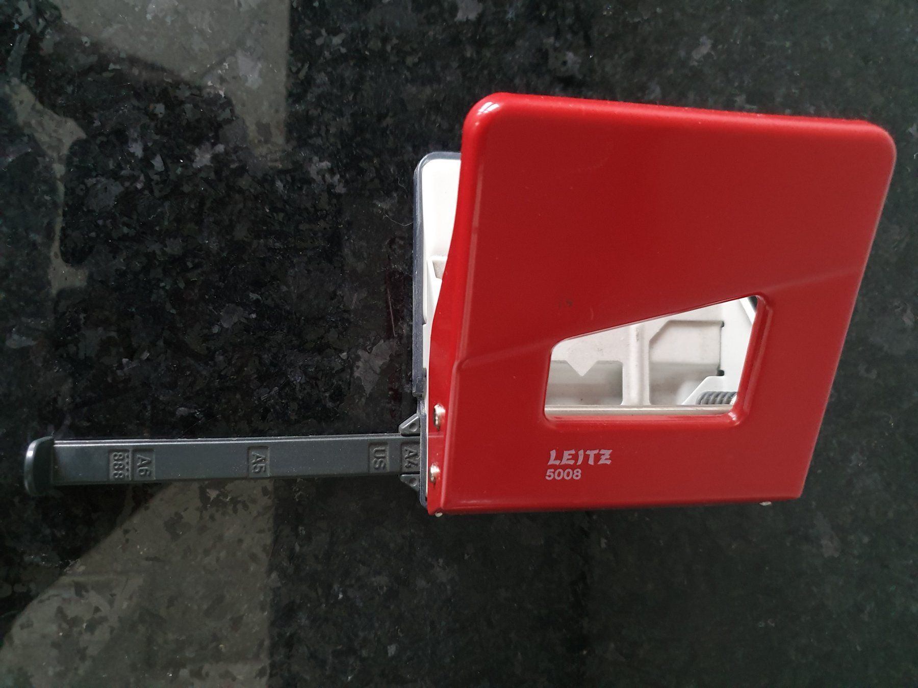 Leitz Alle Werkzeuge: Original Leitz Locher 5008 Bürolocher (rot) – Gebraucht aus Zürich von  2