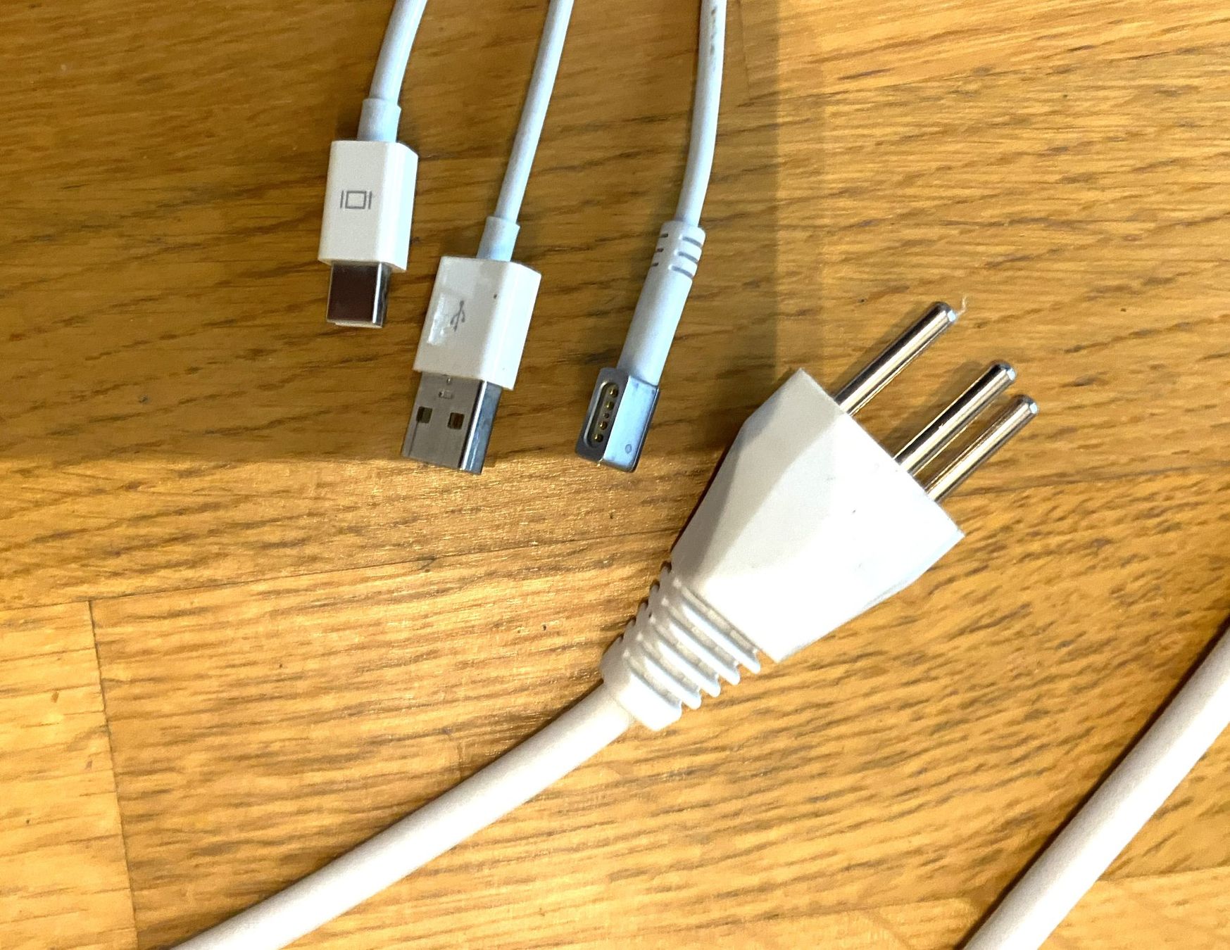 Apple Monitor: Apple Cinema Display 24" (A1267) – Usato da Ittigen venduto da fre_qcv5 2