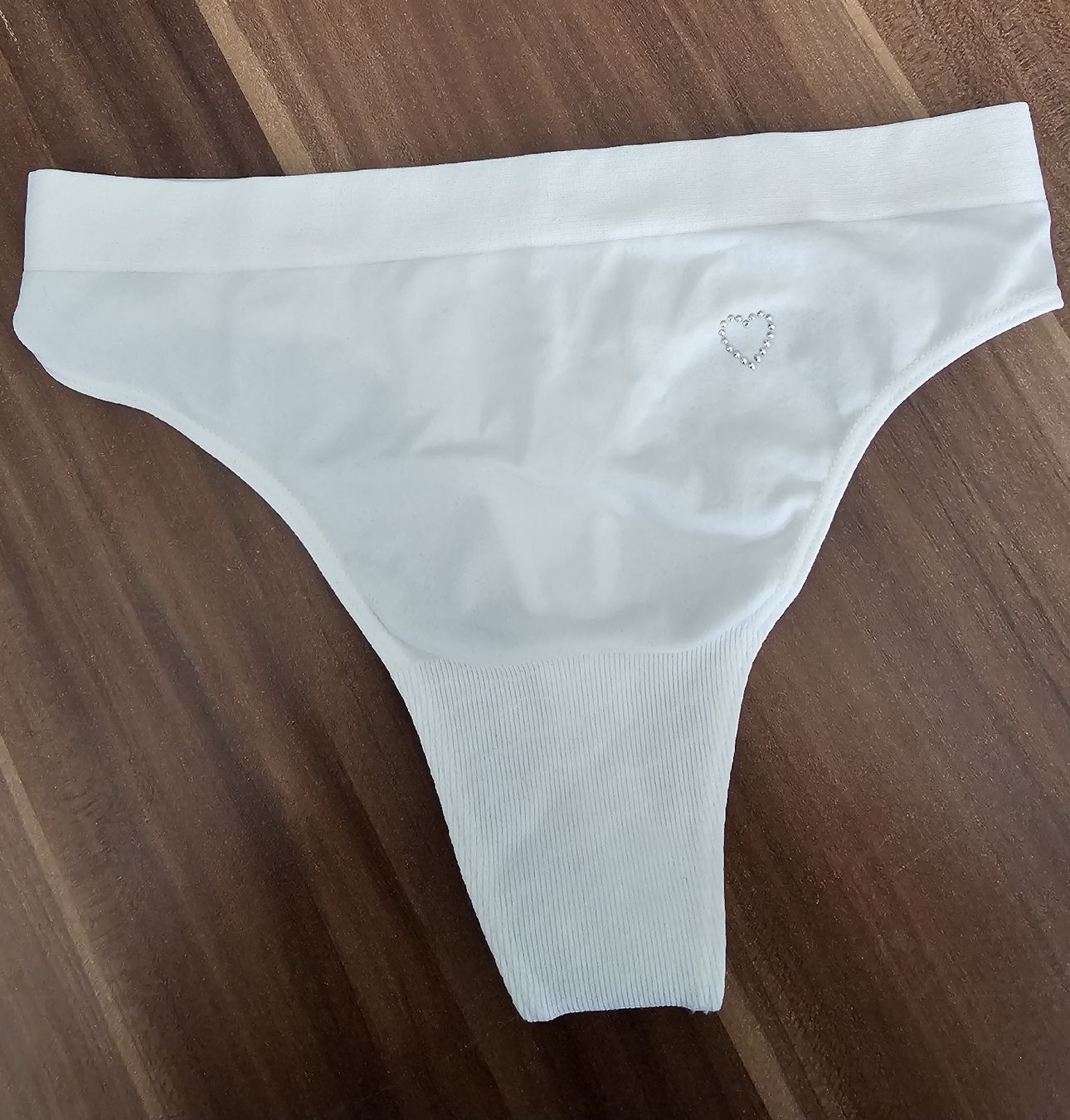Altra biancheria intima: Weisser String mit Herz-Applikation, Gr. L Neu – Nuovo (secondo la descrizione) da Bütschwil venduto da Taranabo 1