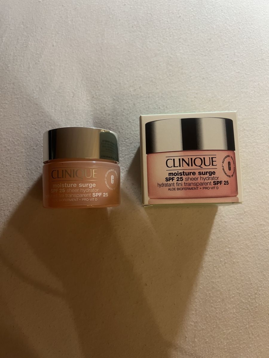 Clinique Soins du visage: Clinique Moisture Surge SPF 25 – Neuf avec emballage d'origine à Payerne par Ventes.suisses_