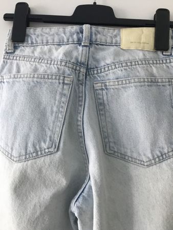 Bershka Mom Jeans, helle Waschung, Gr. 34, neuwertig! (53)