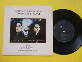 Echo & The Bunnymen – People Are Strange