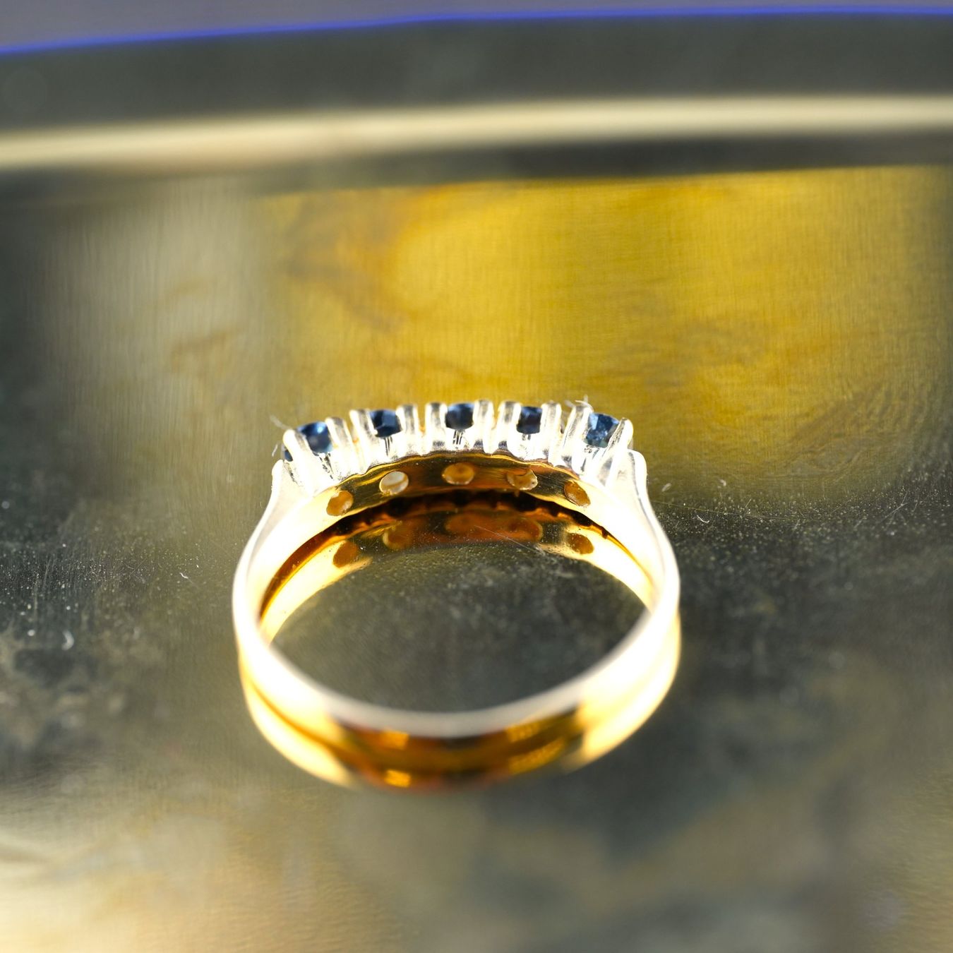 Ringe: Goldring 18K mit 5 Saphir Steinen – Gebraucht aus Basel von Vip24 4