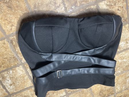 Corsetto nero con inserti in similpelle e cerniera
