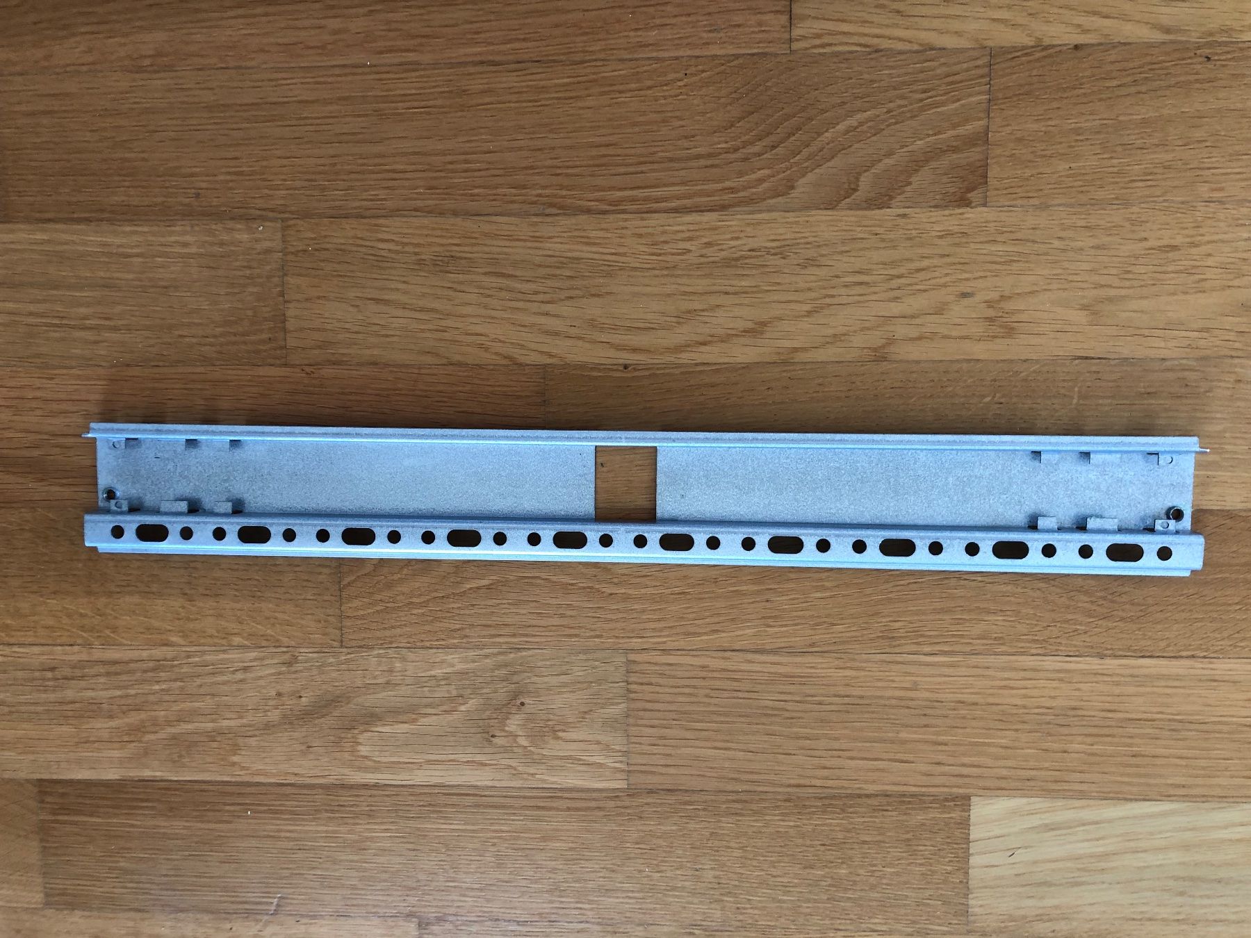 Ikea Wandhalterungen: Wandschiene Ikea Besta 52.5cm lang – Gebraucht aus Münchenstein von Dibu11