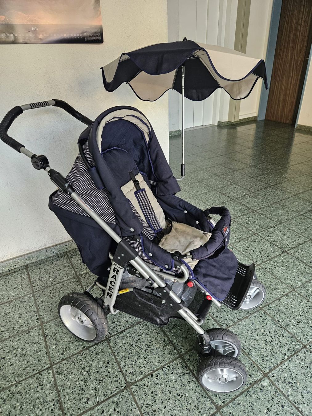 Hartan Carrozzine: Kinderwagen von Hartan – Usato da Küssnacht am Rigi venduto da Chalet37