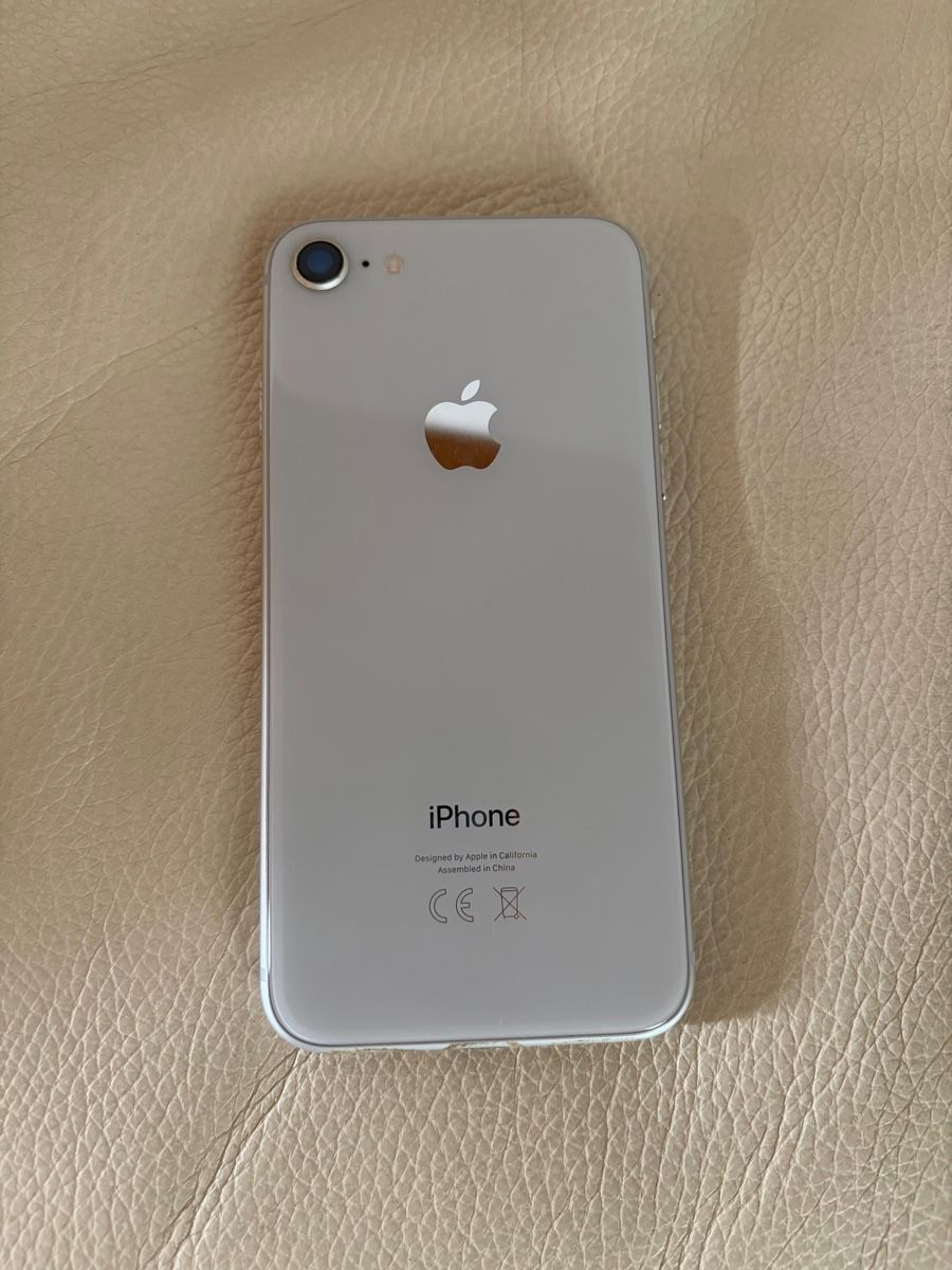 Apple Portables: iPhone 8 silber 64GB – D'occasion à Zuchwil par ali_r2h2 1