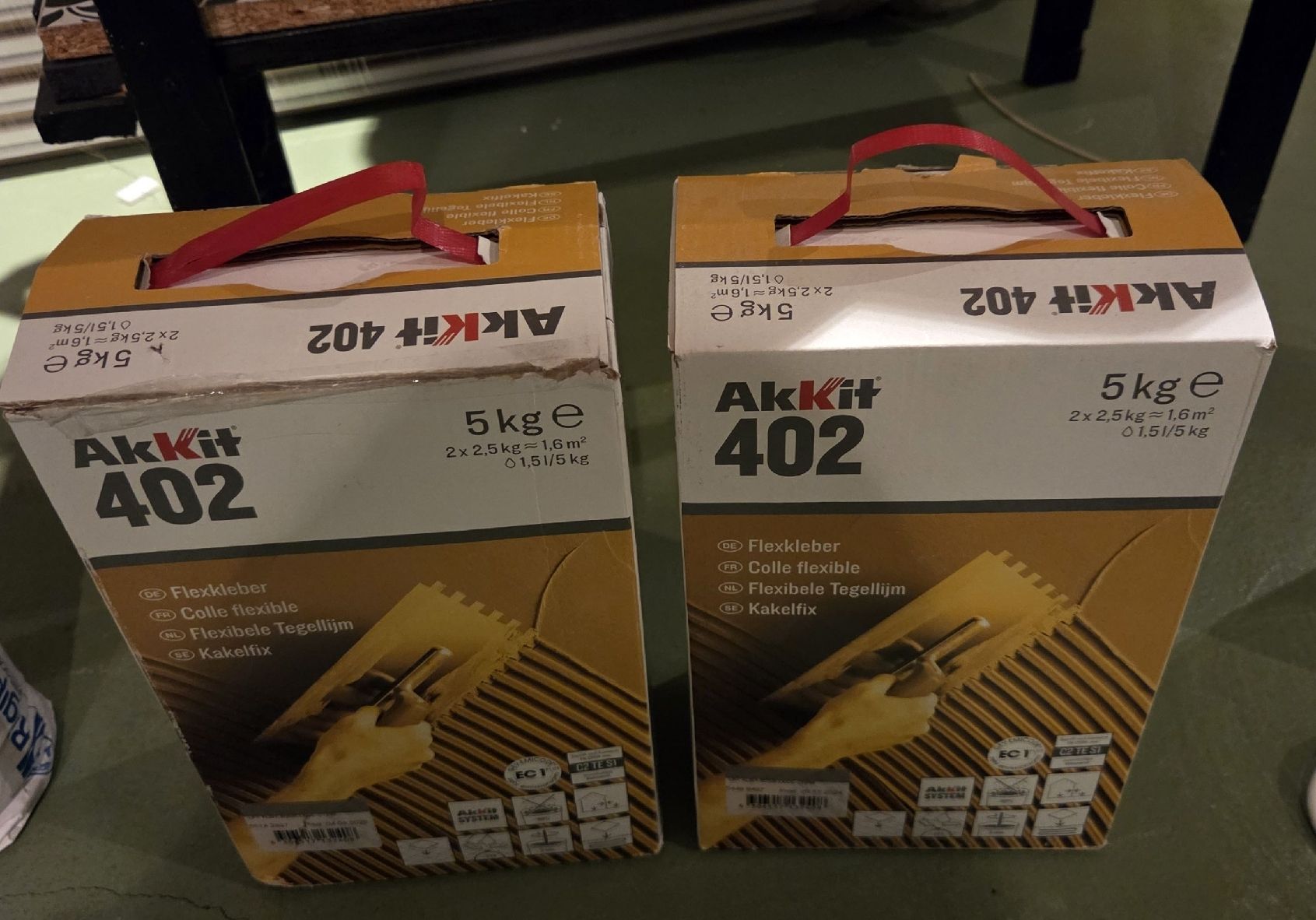 Matériau de remplissage: AkKit 402 Flexkleber 5kg  – D'occasion à Lostorf par _Venus_