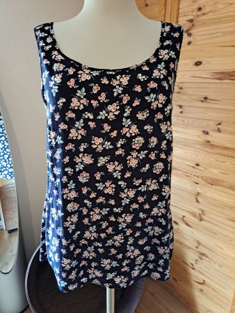 Sommerliches Top mit Blumenmuster, Grösse L