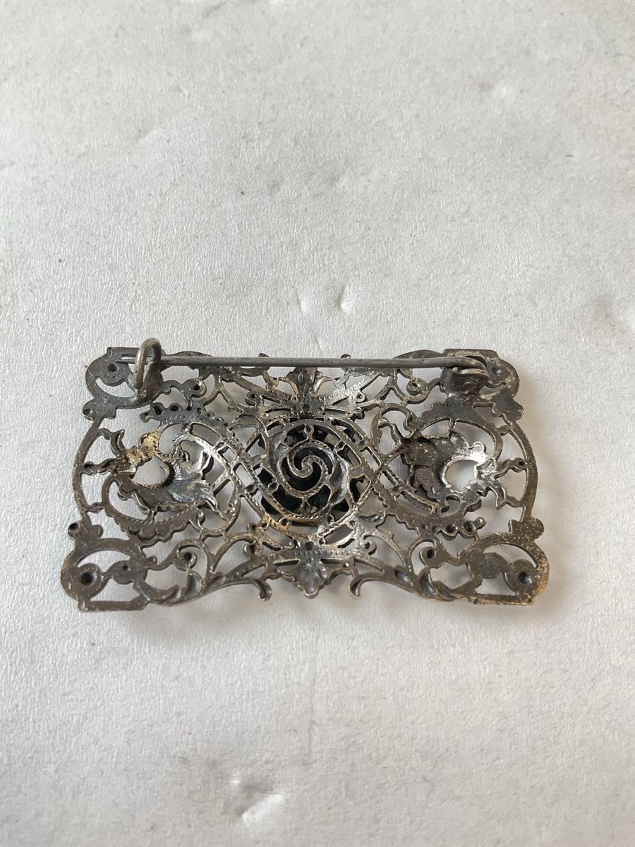 Spille & Fermagli: Ancienne broche en filigrane, argenté  – Usato da Malleray venduto da Robot12 1