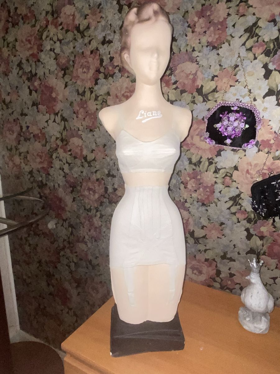 Autres décorations & accessoires: Antike Werbebüste aus Gips – D'occasion à Düdingen par Reconflo