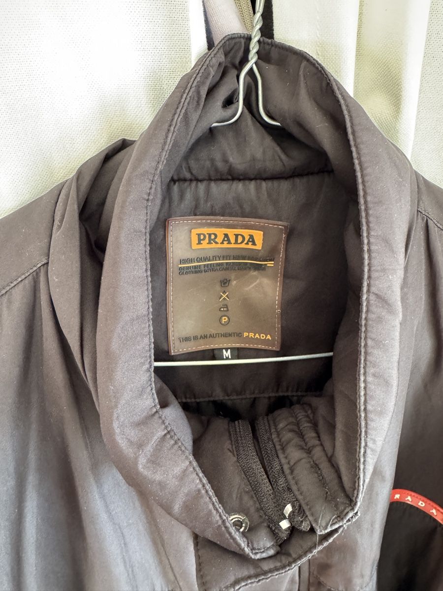 Prada Giacche: Prada Jacke, Vintage Linea Rossa, Grösse M – Usato da Zürich venduto da gabbergabber 2