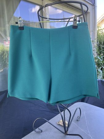 ZARA BASIC Shorts Smaragdgrün Gr. M – wie neu