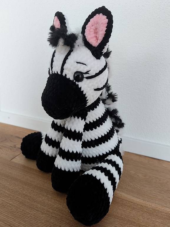 Giocattoli: Amigurumi Zebra sitzend 32cm – Nuovo (secondo la descrizione) da Beromünster venduto da Shelly9296 2