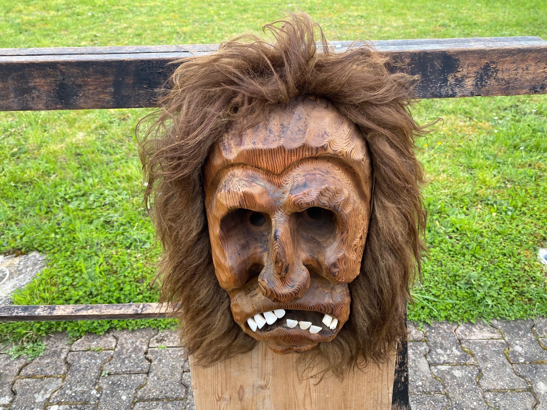 Altro in Antiquarato & Arte: sehr schöne alte grosse Walliser Holzmaske – Usato da Feldbach venduto da Olive1 1